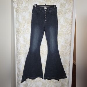 Altar'd State Women's Bell Botto Flare Buttonfly Raw Hem Black Wash Jeans SMALL